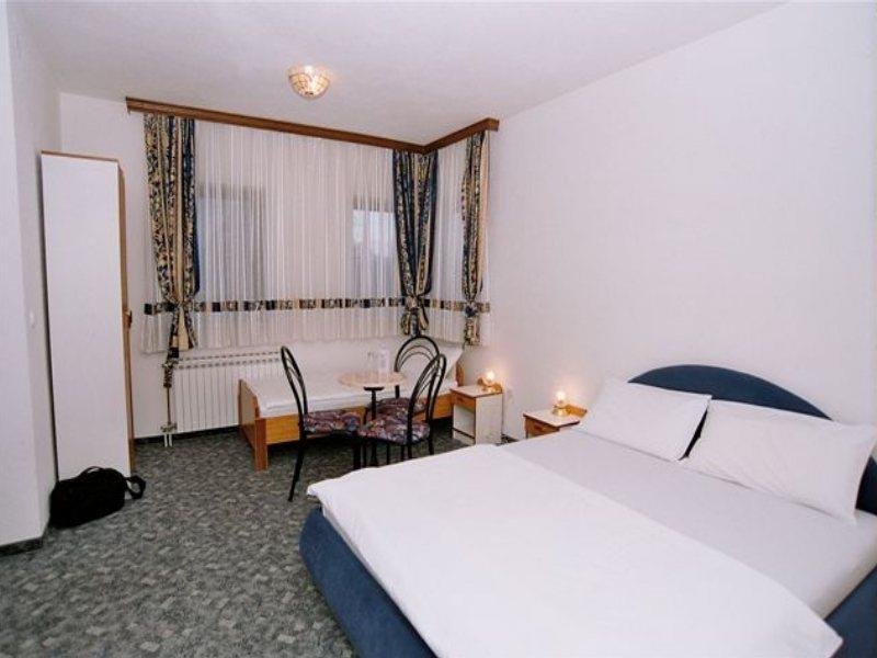 Ada S Hotel Bihać Rom bilde
